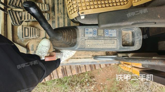 座椅左側(cè)控制臺/音響/含左手柄（駕駛室部分）