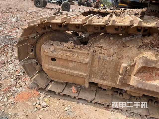 右側(cè)履帶整體(行走機(jī)構(gòu)) 右側(cè)履帶整體(行走機(jī)構(gòu))