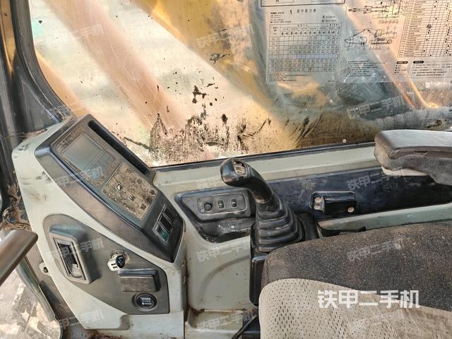 座椅右側(cè)控制臺(tái)/鑰匙門(mén)/油門(mén)/含右手柄（駕駛室部分）