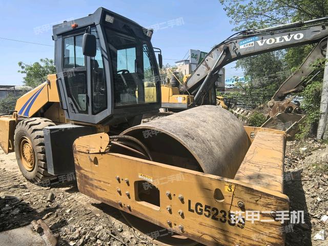 右前45°（壓路機整機外觀）