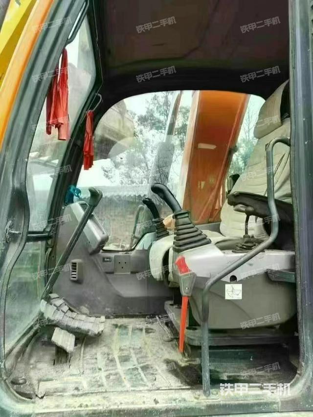 駕駛室整體(整機外觀) 駕駛室整體(整機外觀)