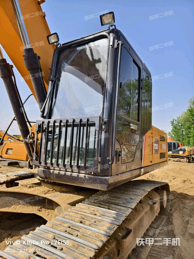 駕駛室整體(整機外觀) 駕駛室整體(整機外觀)