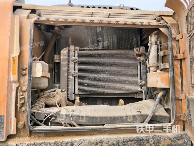 散熱器正面(大件艙室) 散熱器正面(大件艙室)
