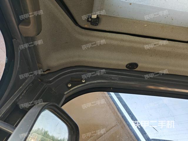 座椅右側(cè)控制臺(tái)/鑰匙門/油門/含右手柄（駕駛室部分）