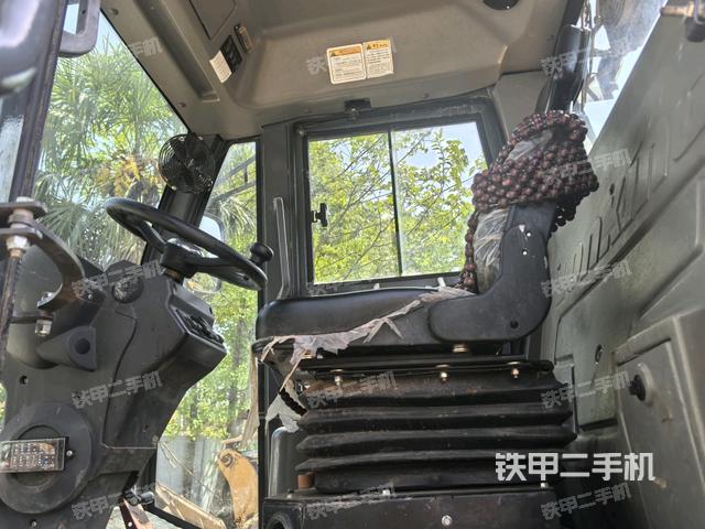 駕駛室側(cè)向上照全景（壓路機駕駛室）