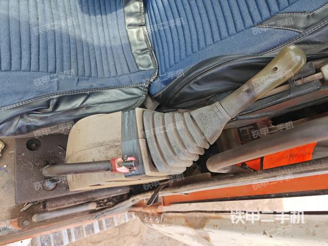 座椅左侧控制台/音响/含左手柄（驾驶室部分）