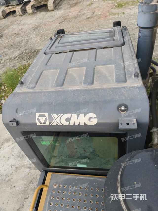 駕駛室頂部(整機(jī)外觀) 駕駛室頂部(整機(jī)外觀)