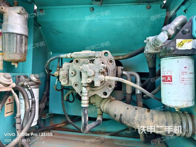 液壓泵艙室正面整體（整機(jī)外觀）