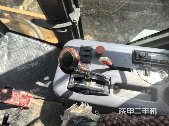 操作把手（壓路機駕駛室）