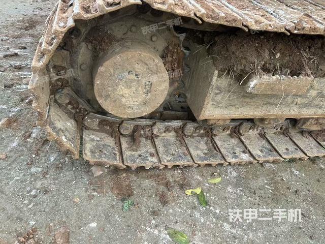 單側(cè)履帶整體(整機(jī)外觀) 單側(cè)履帶整體(整機(jī)外觀)