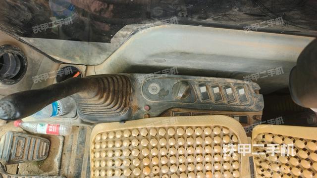 座椅右側(cè)控制臺/鑰匙門/油門/含右手柄（駕駛室部分）