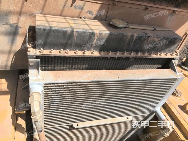 散熱器全景（壓路機發(fā)動機艙）
