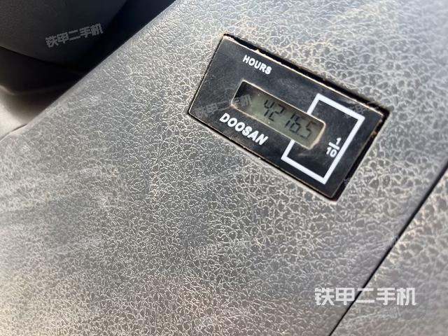 座椅右側控制臺/鑰匙門/油門/含右手柄（駕駛室部分）