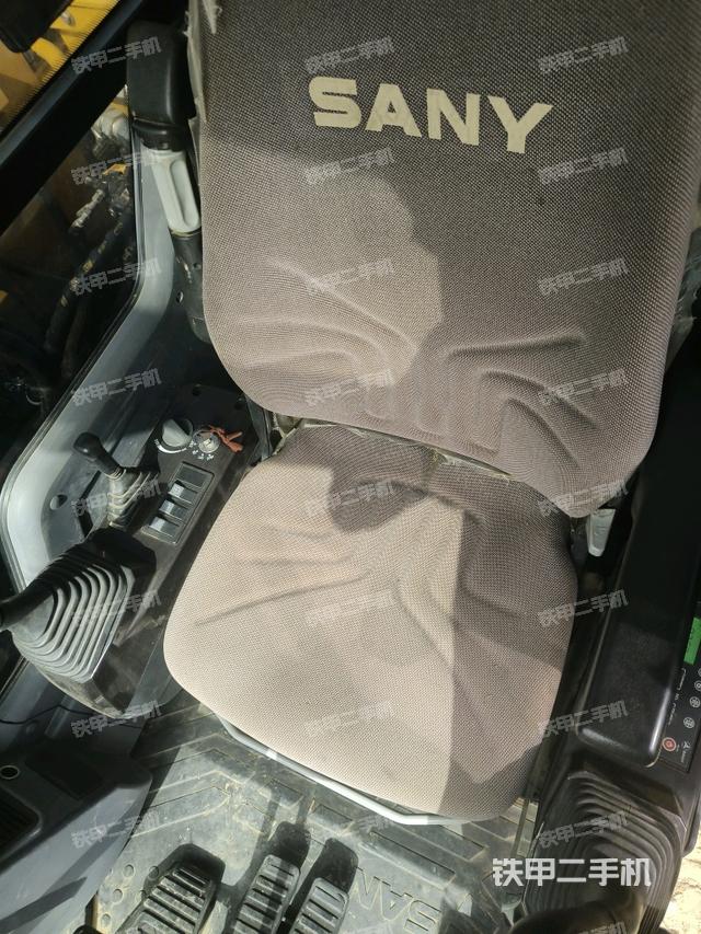 座椅右側控制臺/鑰匙門/油門/含右手柄（駕駛室部分）