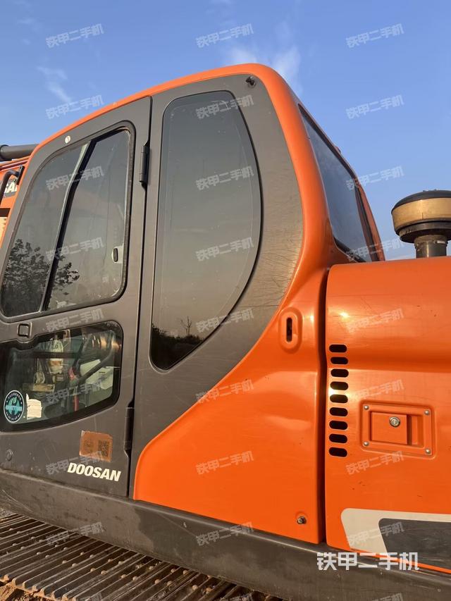 座椅左側控制臺/音響/含左手柄（駕駛室部分）