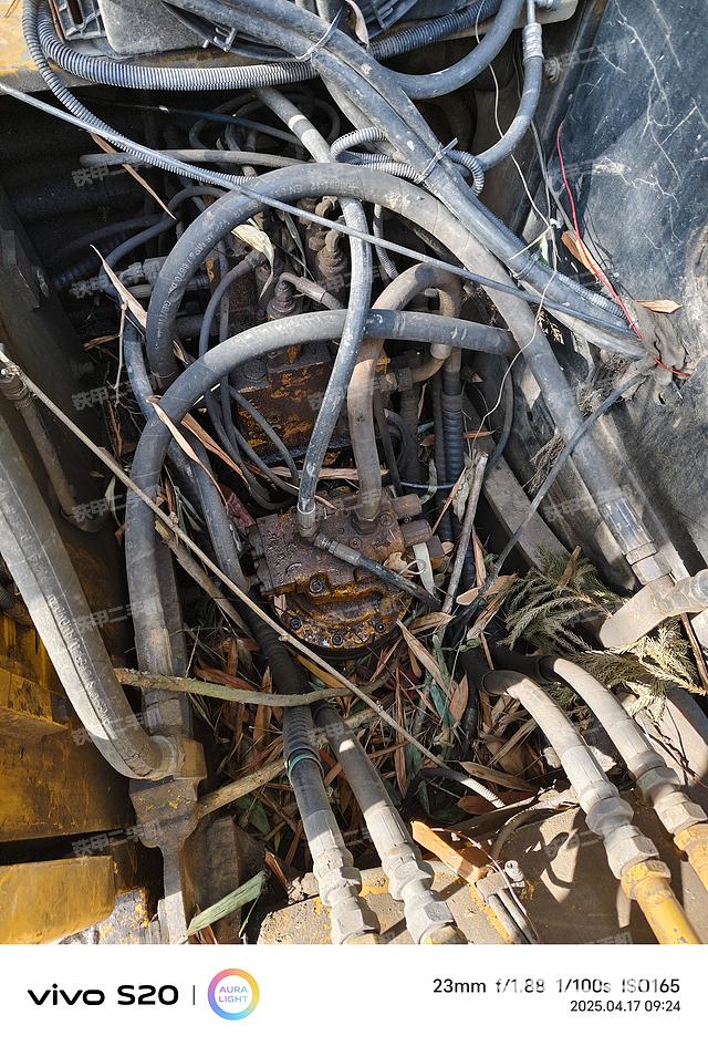 回转马达和主控阀（整机外观）