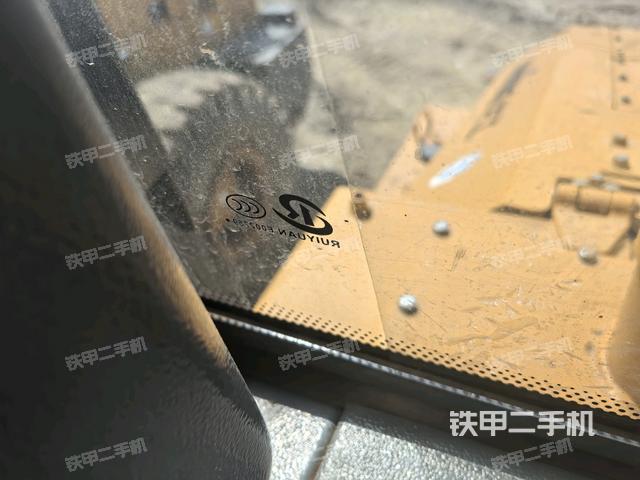 后玻璃角標（壓路機駕駛室）