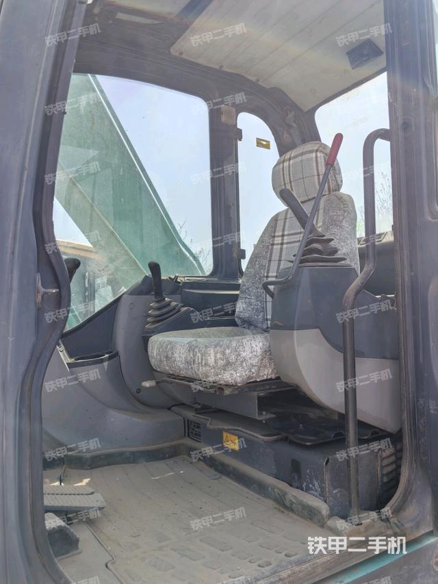 駕駛室整體（整機(jī)外觀）