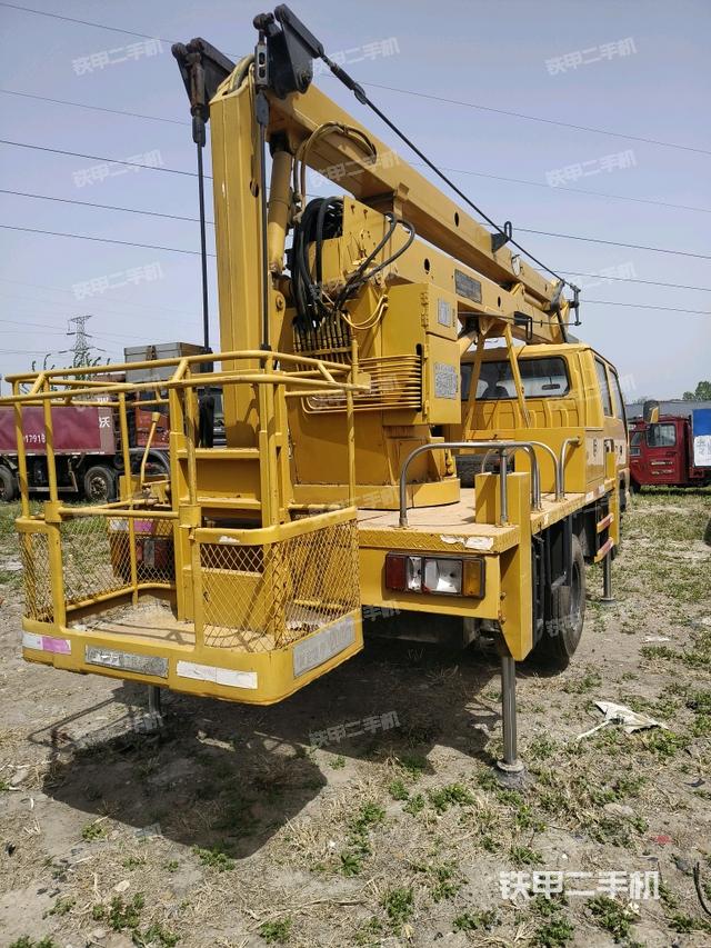 整機(jī)右后45°(設(shè)備外觀及核心部件) 整機(jī)右后45°(設(shè)備外觀及核心部件)