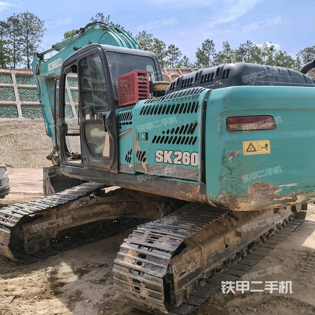 駕駛室整體(整機(jī)外觀) 駕駛室整體(整機(jī)外觀)