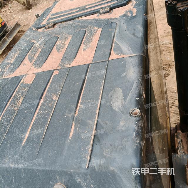 駕駛室頂部（整機外觀）