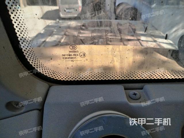 后窗玻璃角標（駕駛室部分）