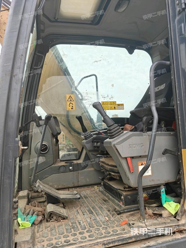 驾驶室顶部（整机外观）