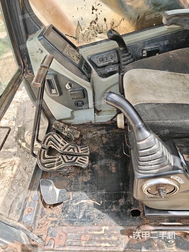 后窗玻璃角標(biāo)（駕駛室部分）