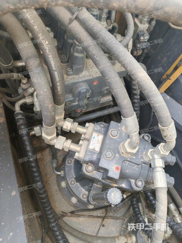 回轉(zhuǎn)馬達(dá)和主控閥（整機外觀）