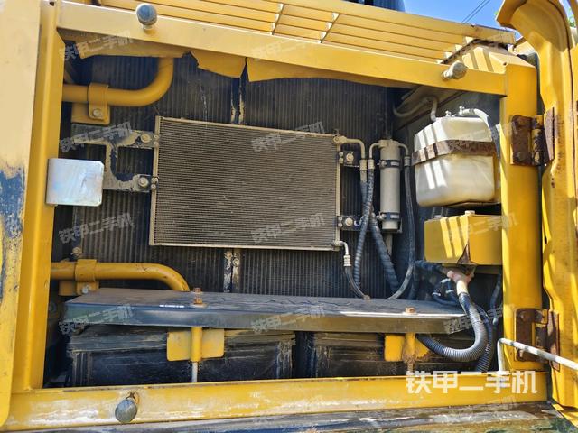 散熱器正面(大件艙室) 散熱器正面(大件艙室)