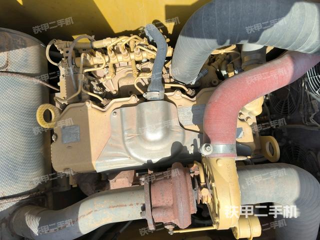 發(fā)動(dòng)機(jī)室（上車部件）