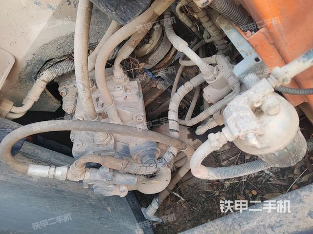 液壓泵艙室正面整體(整機外觀) 液壓泵艙室正面整體(整機外觀)