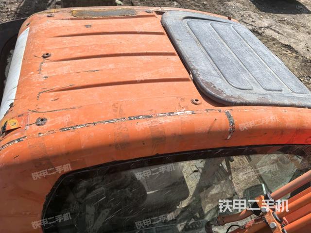 駕駛室頂部(整機外觀) 駕駛室頂部(整機外觀)