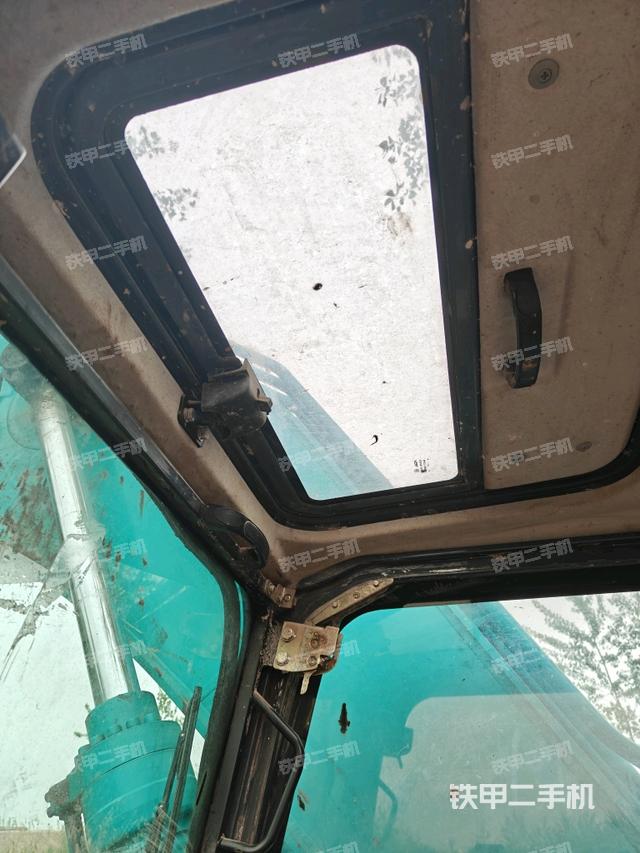 左后方玻璃角標(biāo)（駕駛室部分）