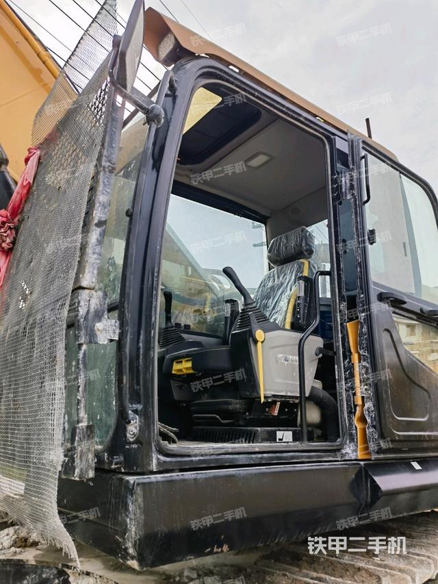 駕駛室整體(整機外觀) 駕駛室整體(整機外觀)