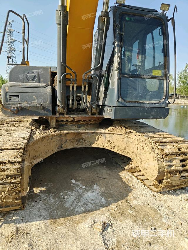 大臂油缸整體?豎拍（工作和回轉(zhuǎn)裝置）