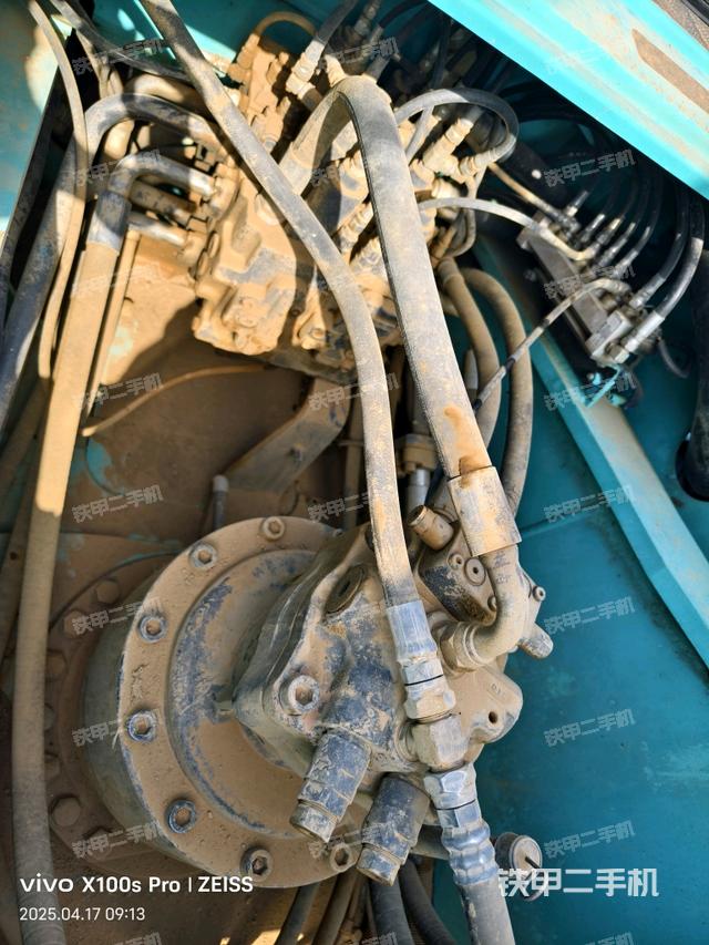 回轉(zhuǎn)馬達(dá)和主控閥（整機(jī)外觀）