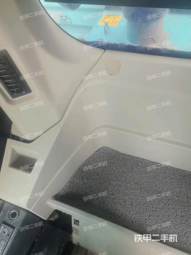 座椅后部(駕駛室部分) 座椅后部(駕駛室部分)