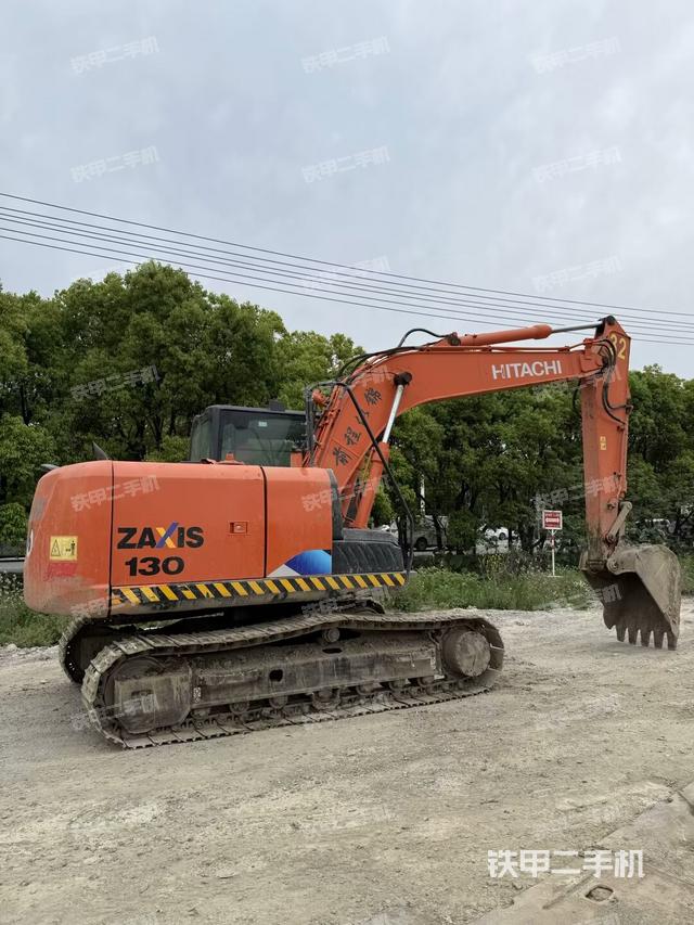 日立ZX130-5A挖掘机的设备实拍-第2张实拍照片