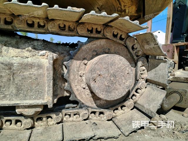 左驅(qū)動輪（行走機構(gòu)）