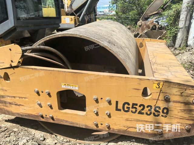 前車架正左側(cè)（壓路機前后車架）