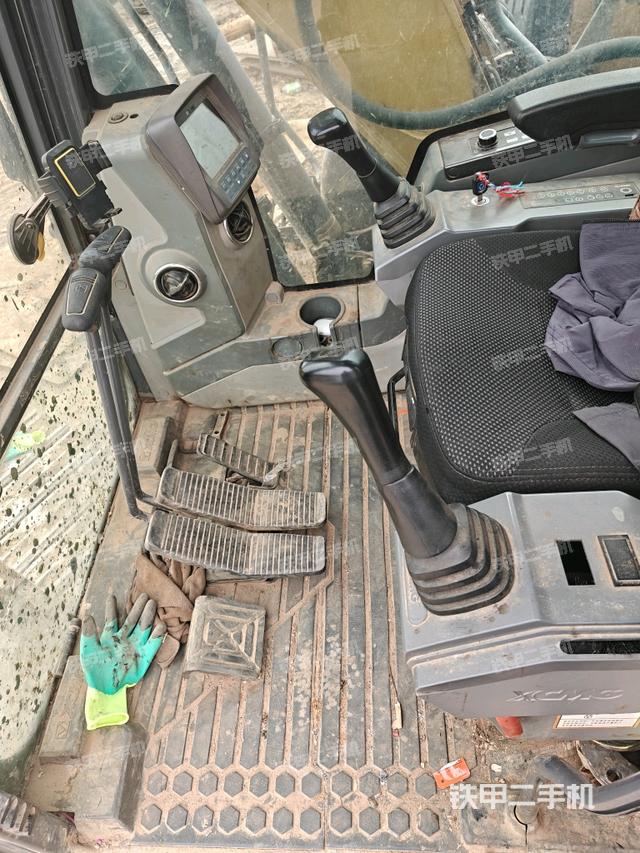 驾驶室整体（整机外观）