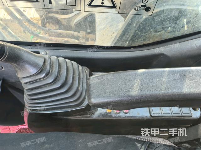 座椅右側(cè)控制臺/鑰匙門/油門/含右手柄(駕駛室部分) 座椅右側(cè)控制臺/鑰匙門/油門/含右手柄(駕駛室部分)