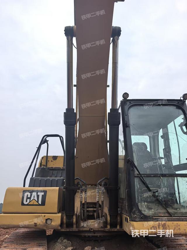 大臂油缸整體?豎拍（工作和回轉(zhuǎn)裝置）