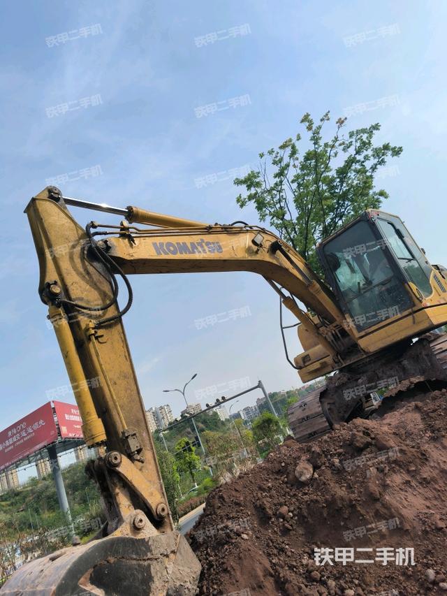 大臂背部俯視(工作和回轉(zhuǎn)裝置) 大臂背部俯視(工作和回轉(zhuǎn)裝置)