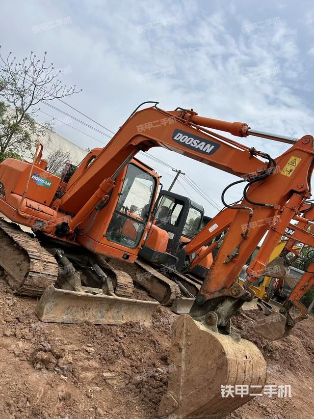 右前45(整機(jī)外觀) 右前45(整機(jī)外觀)