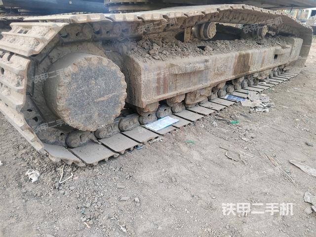單側(cè)履帶整體(整機(jī)外觀) 單側(cè)履帶整體(整機(jī)外觀)