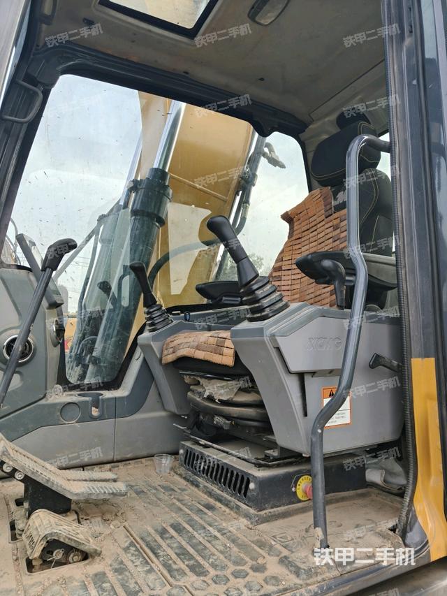 駕駛室整體（整機外觀）