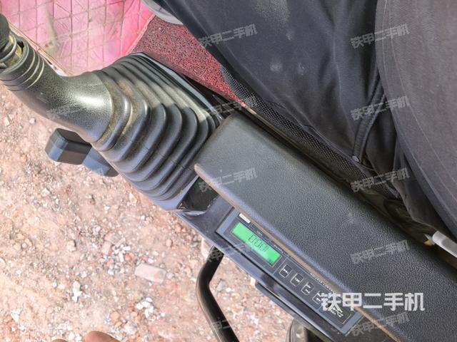座椅左側(cè)控制臺/音響/含左手柄(駕駛室部分) 座椅左側(cè)控制臺/音響/含左手柄(駕駛室部分)
