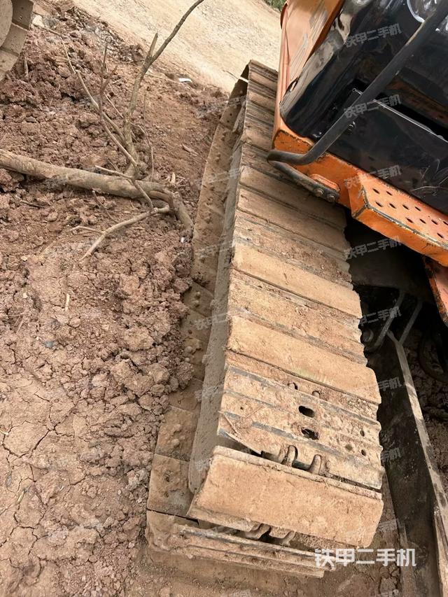 右側(cè)履帶整體?(行走機(jī)構(gòu)) 右側(cè)履帶整體?(行走機(jī)構(gòu))